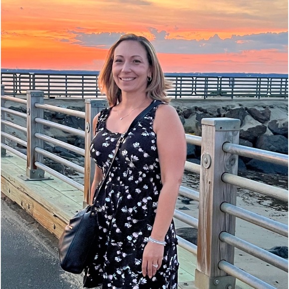 Meet your Posher, Michelle - Picture 2 of 3